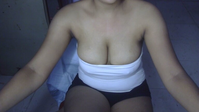 hottyriyaa's Streamate show and profile