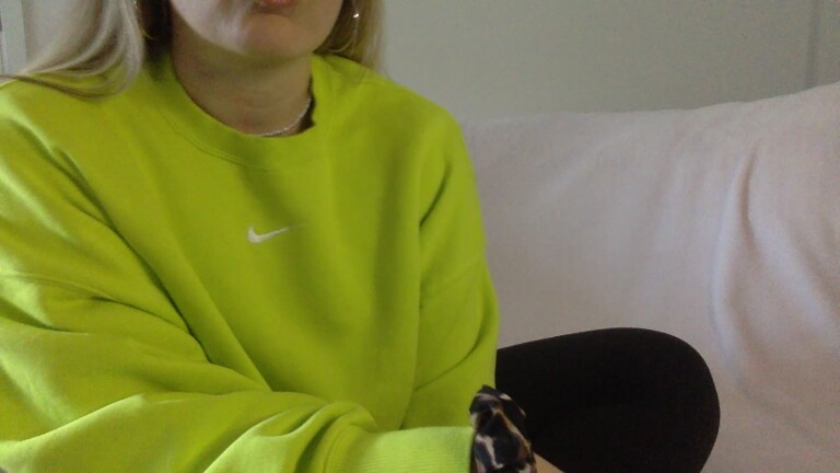 PeachyVelvetBunny's Streamate show and profile