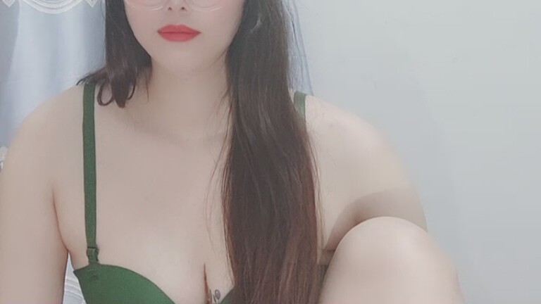 EmmieBee's Streamate show and profile