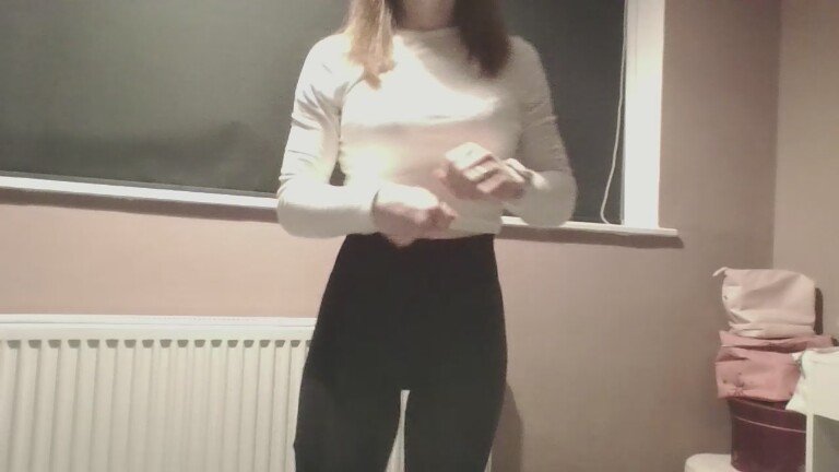 Housewife_kirst's Streamate show and profile